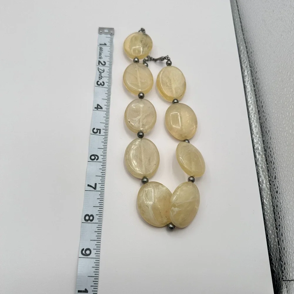 Vintage 90s Silver Tone Pale Yellow Pebble Resin Retro Necklace Women's Jewelry